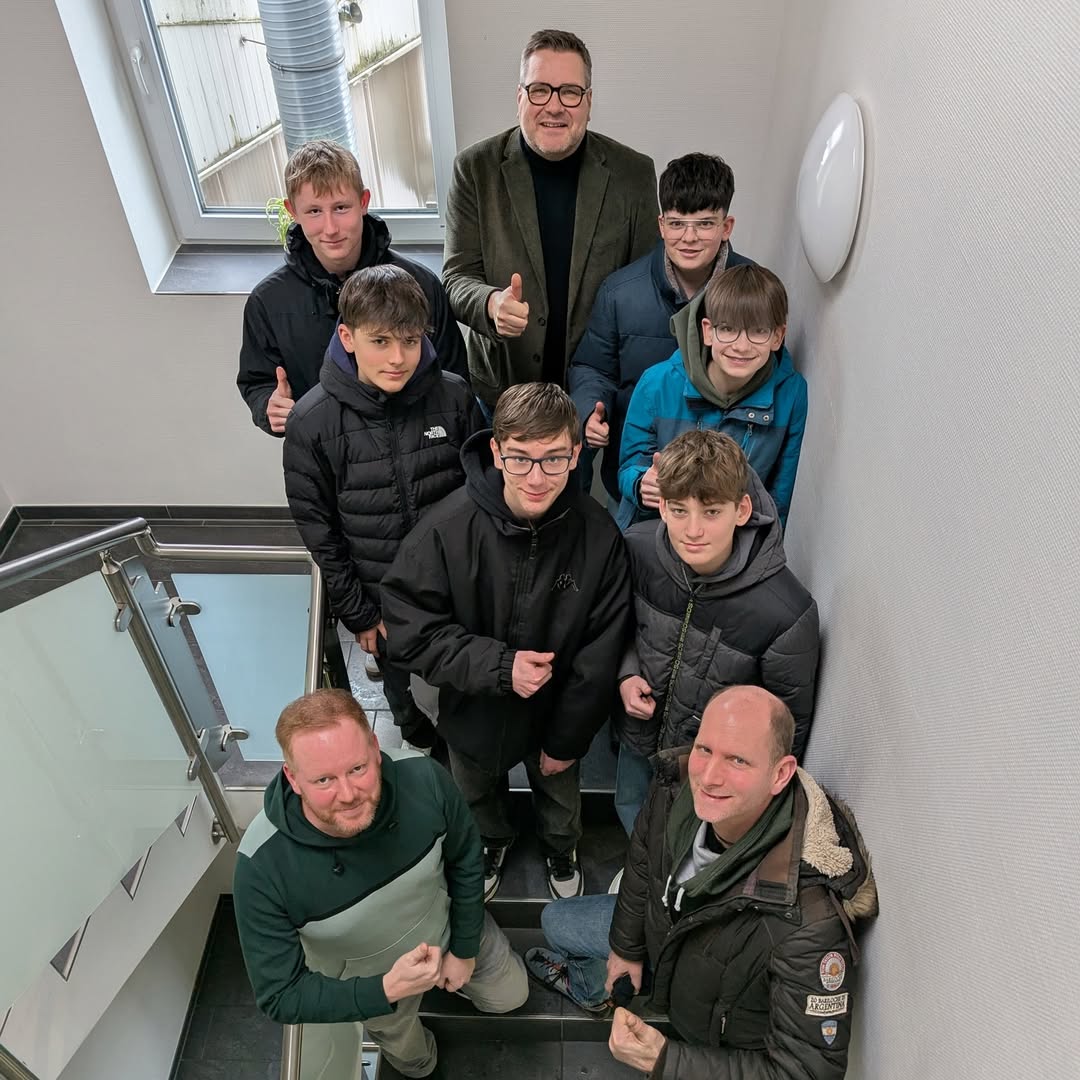 GenerationenWerkstatt: Schüler, Lehrer der IGS Fürstenau & Mitarbeiter der Firma SEGLER freuen sich