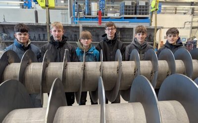 Taller de generación en SEGLER: IGS Fürstenau construye una zona de asientos para el patio del colegio